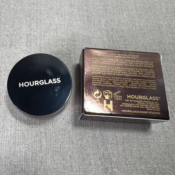 ❤️3 for $30❤️ HOURGLASS Veil Translucent Setting Powder mini - Picture 6 of 7